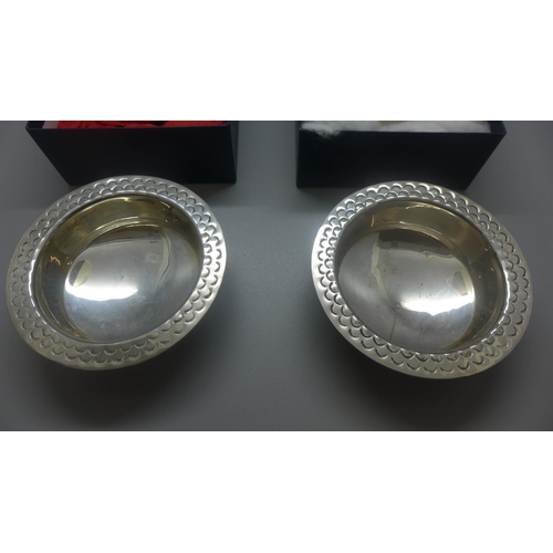 788 - Two silver bowls, replicas of Channel Island Bachin, boxed 138g, 98mm diameter