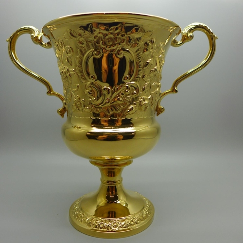 827 - A George IV silver gilt trophy, Sebastian Crespel II, London 1829, 445g, 165mm