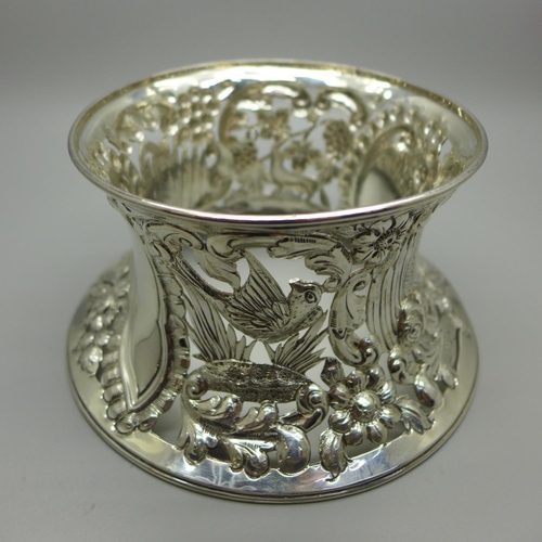 829 - A silver dish ring, Chester 1901, 201g, diameter of base 143mm