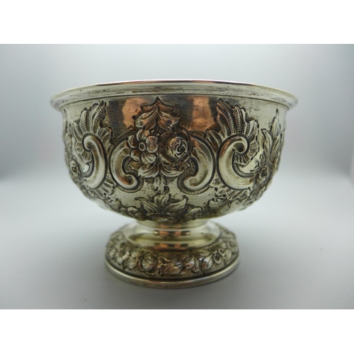 831 - A silver bowl, London 1903, 191g, diameter 14cm