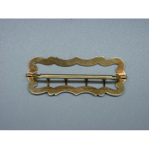 869 - A Victorian gold plated buckle, 7cm