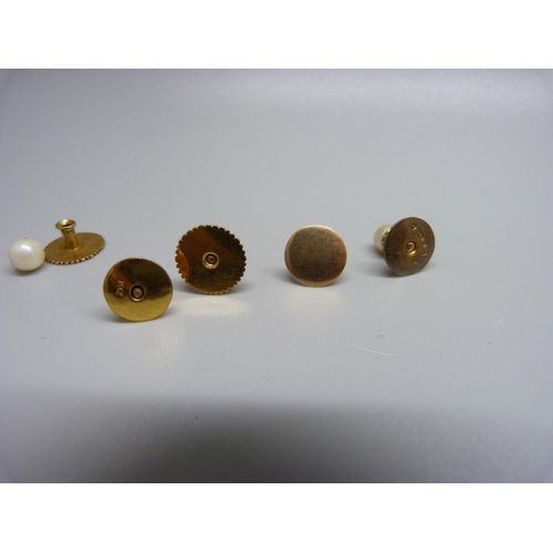 896 - Three 15ct gold studs, 3g, and two 9ct gold studs, 2.5g