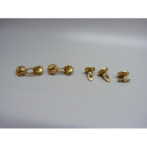 905 - Three yellow metal and pearl studs and a pair of cufflinks, 13.6g