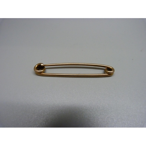 917 - A 9ct gold pin, 5.4g