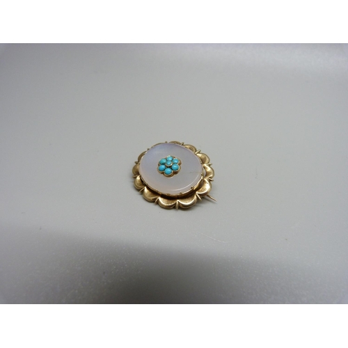 921 - A yellow metal and turquoise set brooch