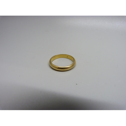 925 - A yellow metal ring, 3.7g, O