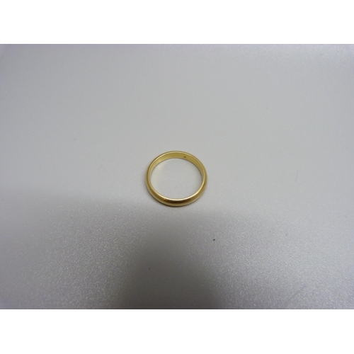 925 - A yellow metal ring, 3.7g, O