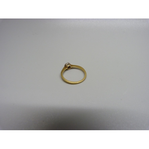 935 - An 18ct gold and diamond ring, 1.5g, H