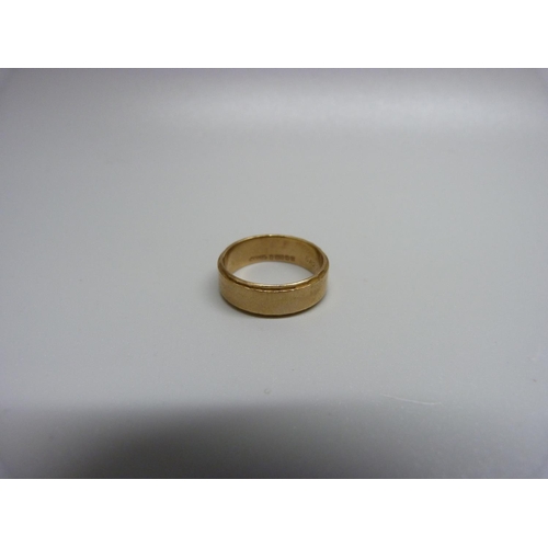 948 - A 9ct gold ring, 3.5g, L