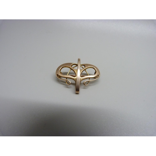 961 - A 9ct gold Art Nouveau Murrle Bennett brooch, 3.5g