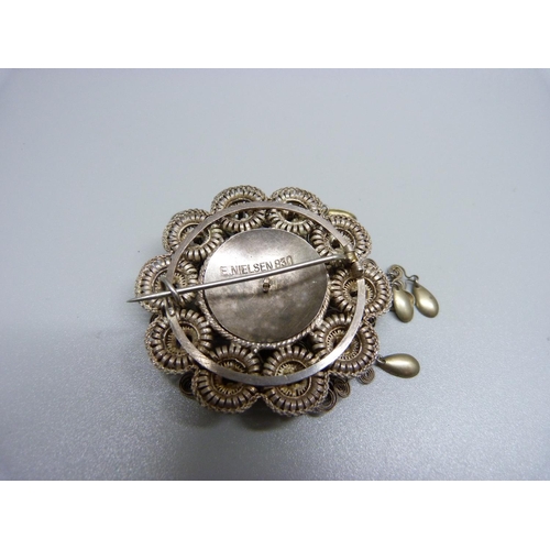 963 - An E. Nielson 830 silver brooch