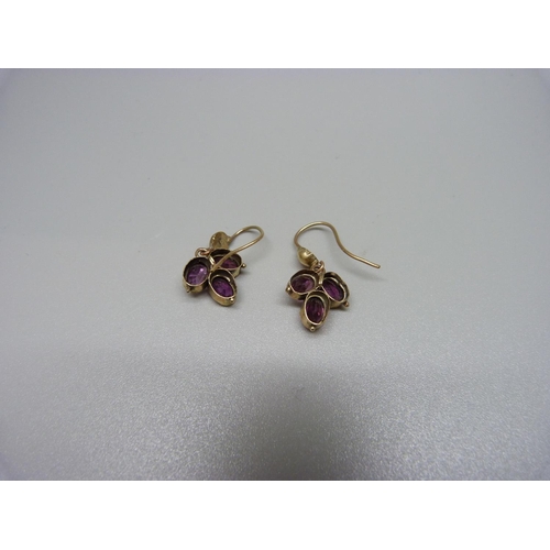 969 - A pair of 19th Century almandine garnet earrings