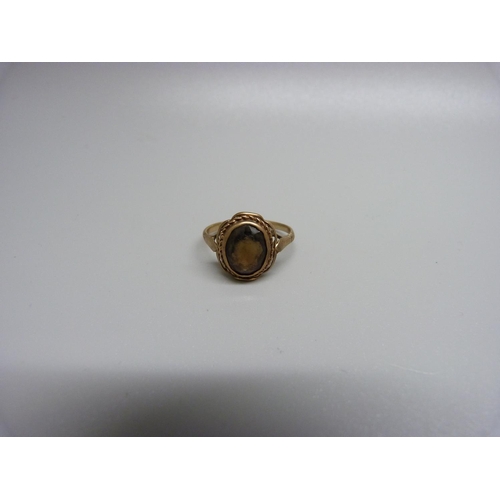 970 - A 9ct gold ring, 2.4g, L