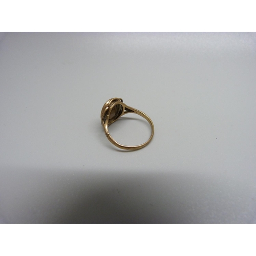 970 - A 9ct gold ring, 2.4g, L