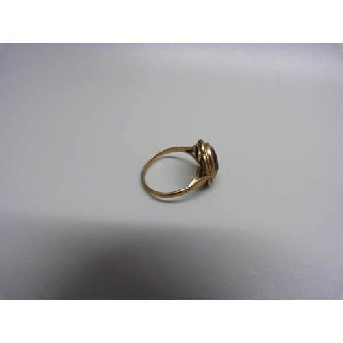 970 - A 9ct gold ring, 2.4g, L