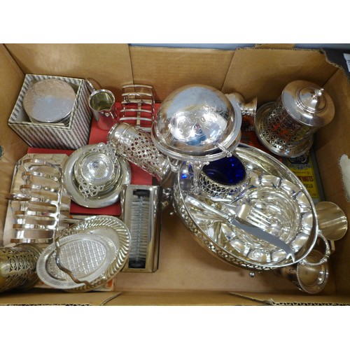 1124 - A box of mixed silver plate including a cased set of antler handled knives and forks