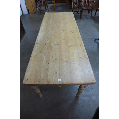 98 - A large Victorian style pine farmhouse kitchen table, 78cms h, 244cms l, 91cms w