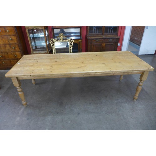 98 - A large Victorian style pine farmhouse kitchen table, 78cms h, 244cms l, 91cms w