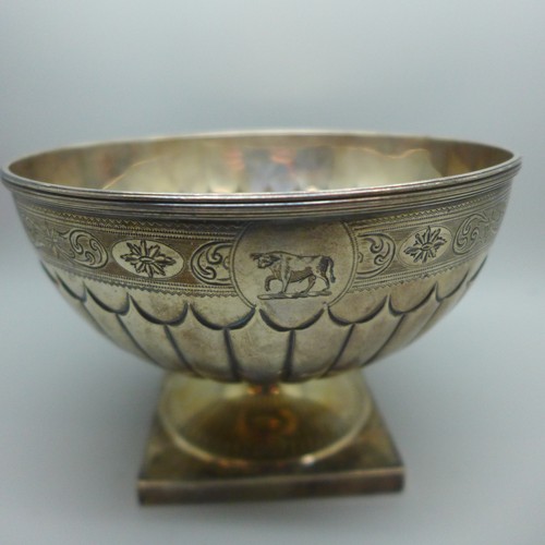 830 - A George III silver bowl, London 1790, 440g, diameter 155mm