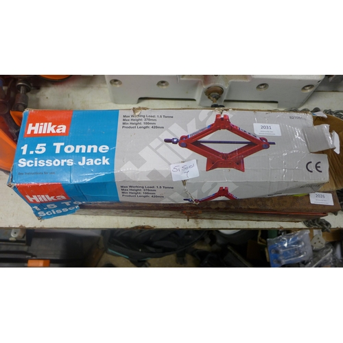 2031 - Boxed & unused Hilka 1.5ton capacity/37cm lift scissor jack