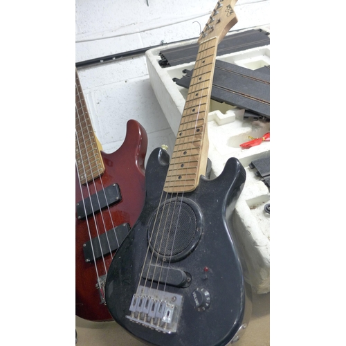 2162 - Lindo electric bass guitar with matching bass amp