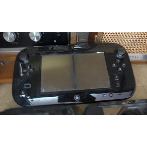 2189 - Hand held console job lot: Nintendo Wii, 2 PSP consoles, DS console and Gameboy Colour console