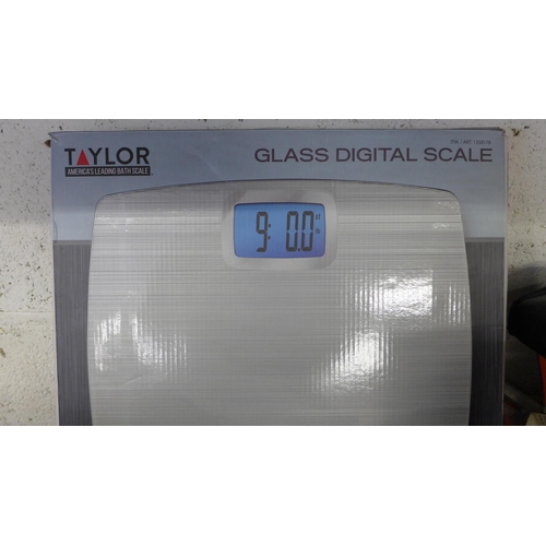 2209 - 18 LED light bulbs, 14 decorative plates, bag of Christmas decorations and a set of weighing scales