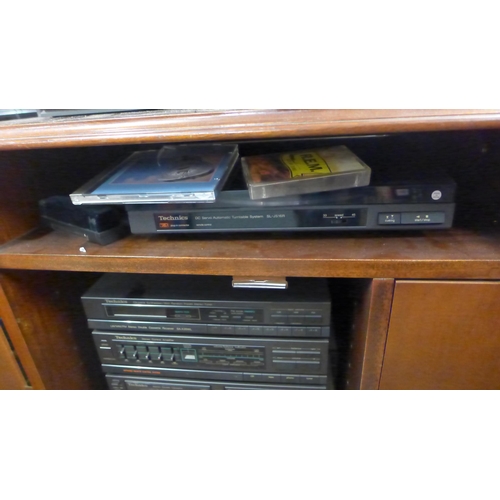 2225 - Technics hi-fi in cabinet with pair of speakers, used in room with tape player