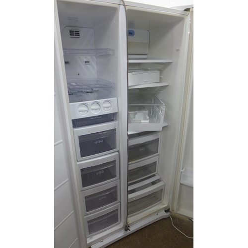 2252 - LG American style Premium E-Z digital fridge freezer