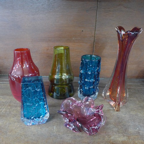 1161 - Six items of glass including Whitefriars bark vase and Riihimaki vase designed by Tamara Aladdin