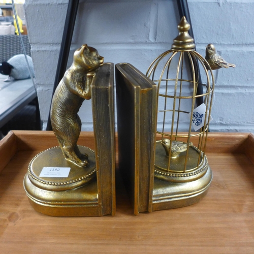 1392 - A gold curious cat pair of bookends, H 25cms (TL9521)   #