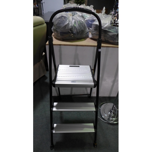 3058 - Cosco 3 Tread Folding Step Stool (273-255) * This lot is subject to VAT