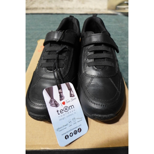 3134 - Pair of children's black Shoes, UK size 2, with box * this lot is subject to VAT