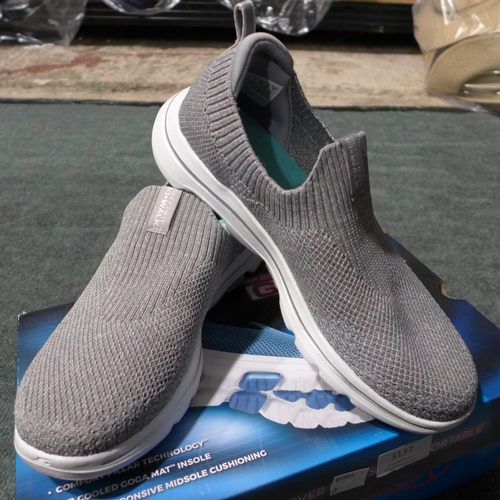 3137 - Pair of women's grey slip-on Skechers, UK size 5, no box * this lot is subject to VAT