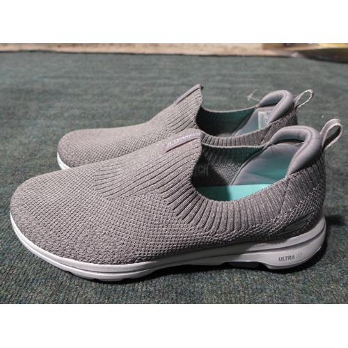 3138 - Pair of women's grey slip-on Skechers, UK size 7, no box * this lot is subject to VAT