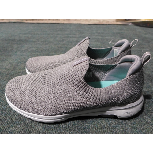 3139 - Pair of women's grey slip-on Skechers, UK size 7, no box * this lot is subject to VAT