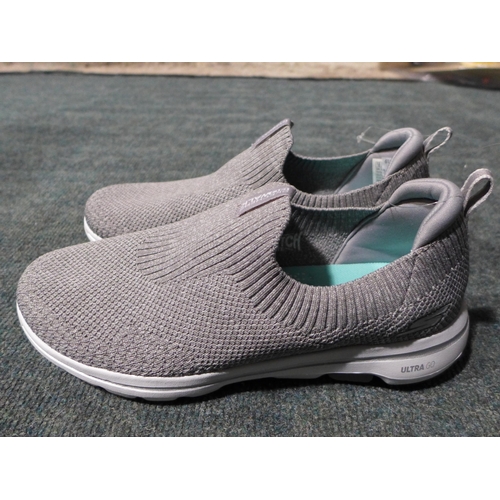 3141 - Pair of women's grey slip-on Skechers, UK size 7, no box * this lot is subject to VAT