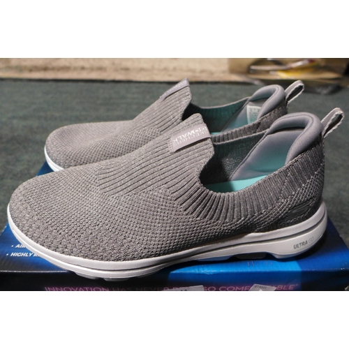 3142 - A pair of women's grey slip-on Skechers, UK size 7, with box * this lot is subject to VAT