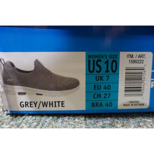 3142 - A pair of women's grey slip-on Skechers, UK size 7, with box * this lot is subject to VAT