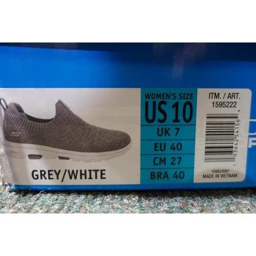 3142 - A pair of women's grey slip-on Skechers, UK size 7, with box * this lot is subject to VAT