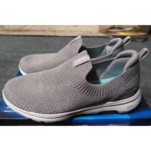 3144 - A pair of women's grey slip-on Skechers, UK size 7, with box * this lot is subject to VAT