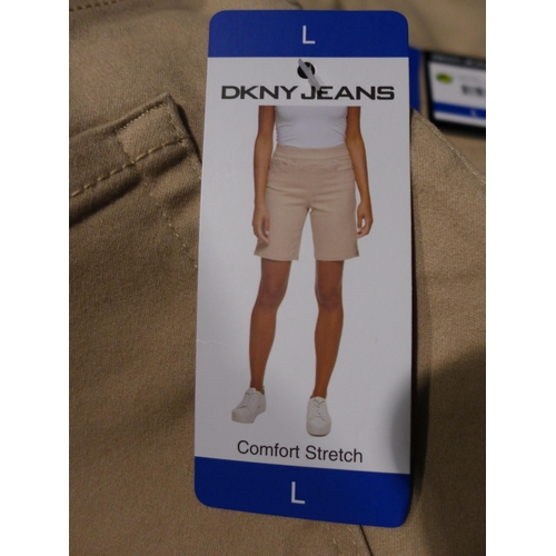 3164 - 5 Pairs of women's DKNY Jeans comfort stretch shorts, all size L * this lot is subject to VAT