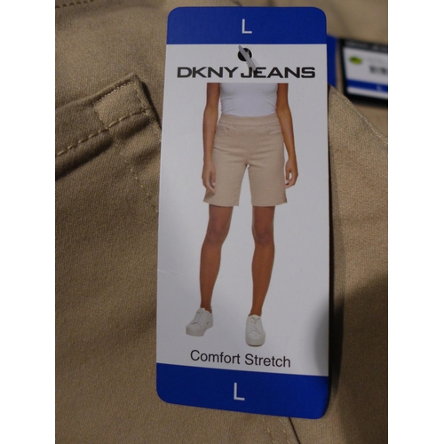 3165 - 5 Pairs of women's DKNY Jeans comfort stretch shorts, all size L * this lot is subject to VAT