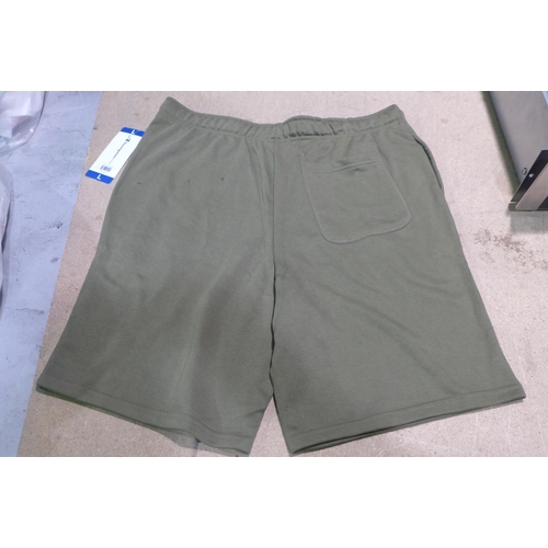 3330 - Bag of men's olive green Champion shorts, all size large, approx. 6 pairs * this lot is subject to V... 