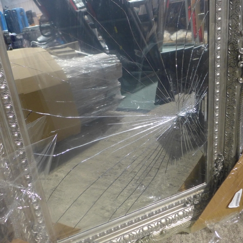 3355 - Carved Louis Silver Leaner Mirror - BROKEN GLASS/DAMAGED , original RRP £99.99 + VAT (273-248) * Thi... 