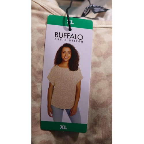 3245 - Bag of women's Buffalo Cream Leopard T-shirts, all size XL, approx. 15 per lot * this lot is subject... 