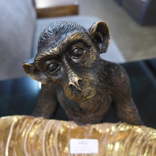 1401 - A sitting monkey with leaf, H 8cms x W 12cms (2230120)   #