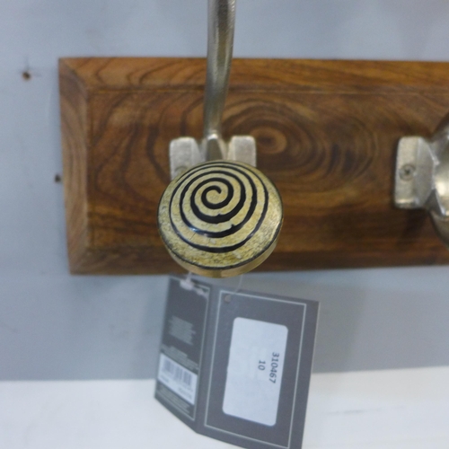 1402 - A rack of four coat hooks with ceramic knobs (HH563916)   #