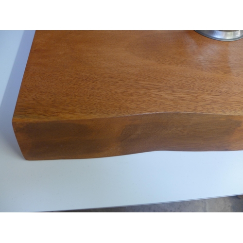 1414 - A large hardwood chopping board