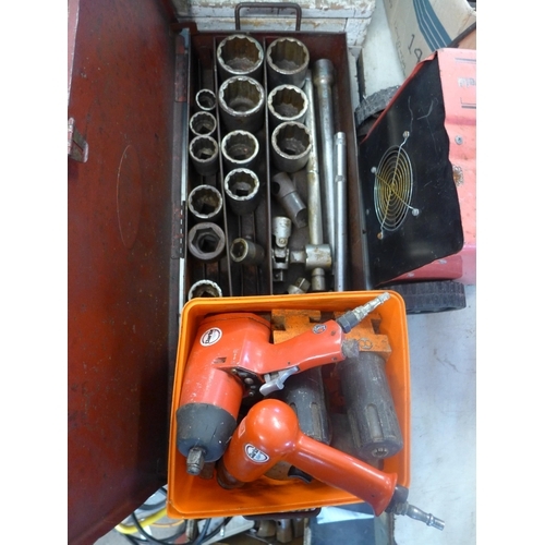 2006 - Clarke Air pneumatic impact driver and bearing puller with 3/4